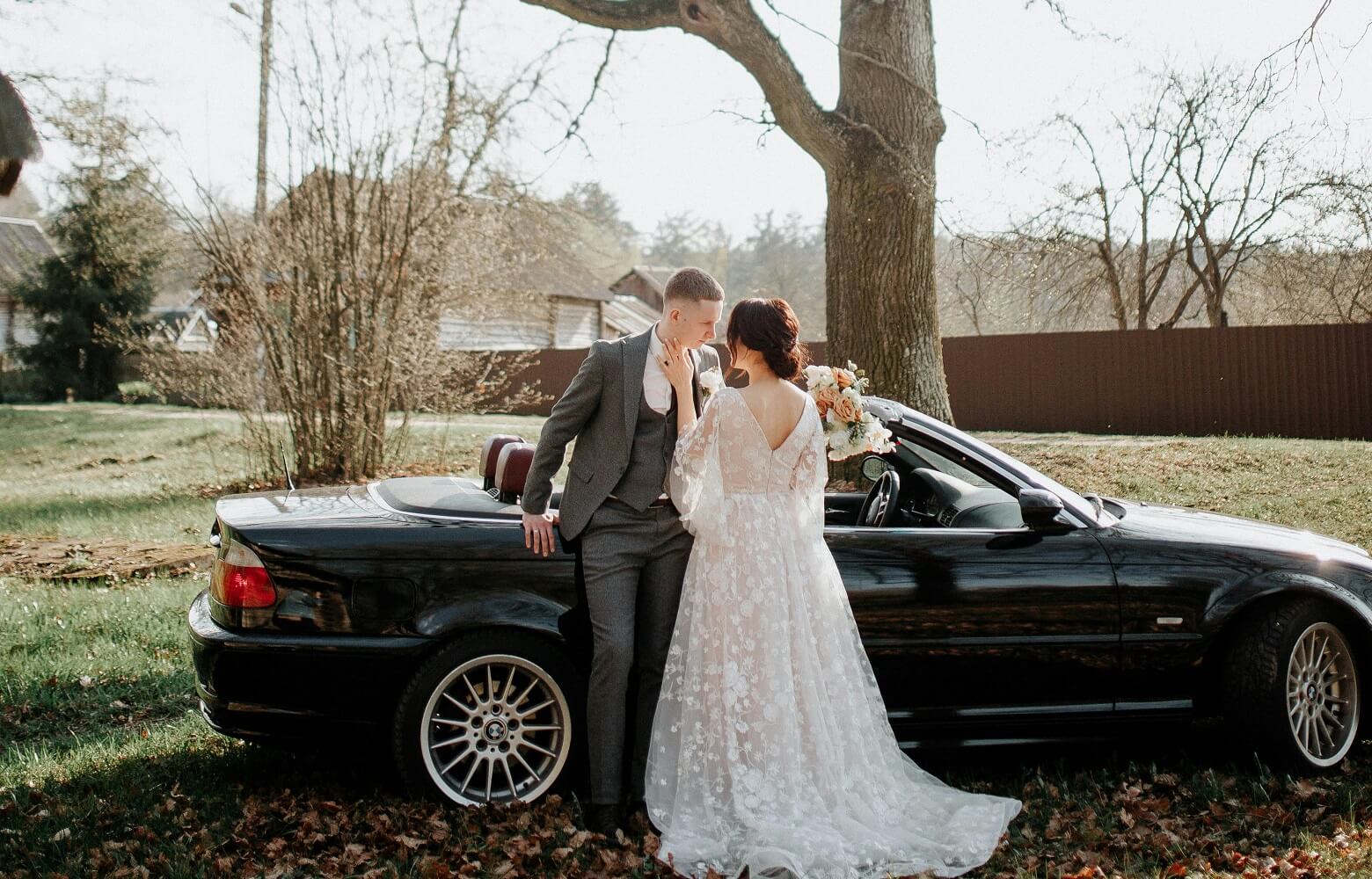 How Can You Select The Perfect Wedding Car?